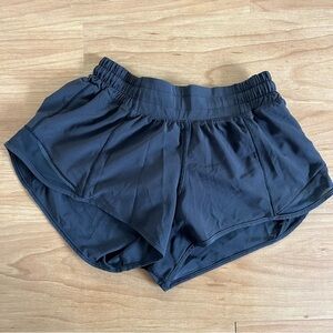 Lululemon Hotty Hot Low-Rise Lined Short 2.5” in black (size 4)